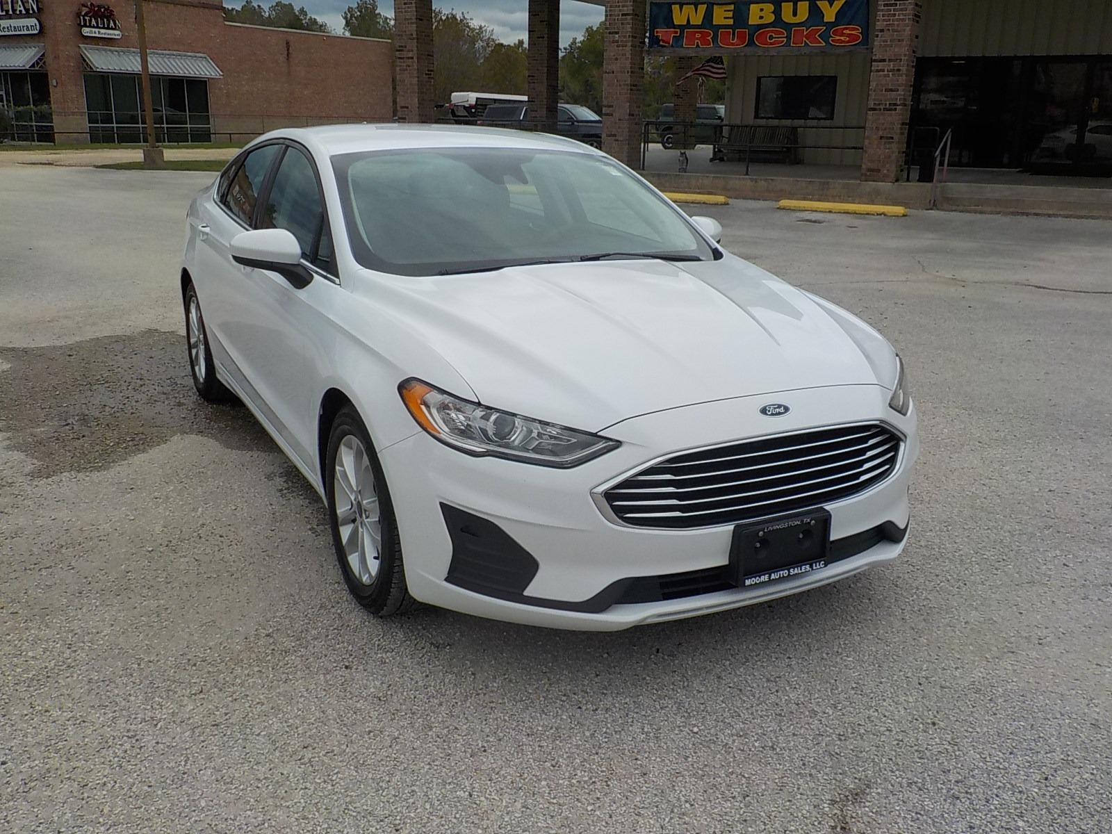 2020 White /Black Ford Fusion SE (3FA6P0HD1LR) with an 1.5L L4 DOHC 16V engine, 6A transmission, located at 1617 W Church Street, Livingston, TX, 77351, (936) 327-3600, 30.710995, -94.951157 - Photo #1